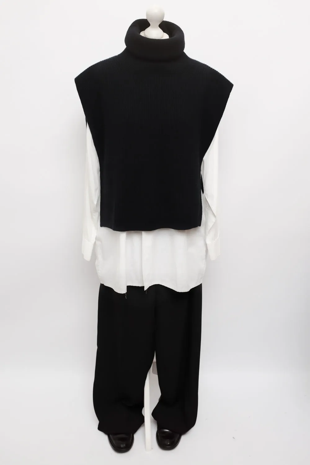 TOTEME WOOL BIB BLACK TURTLE VEST