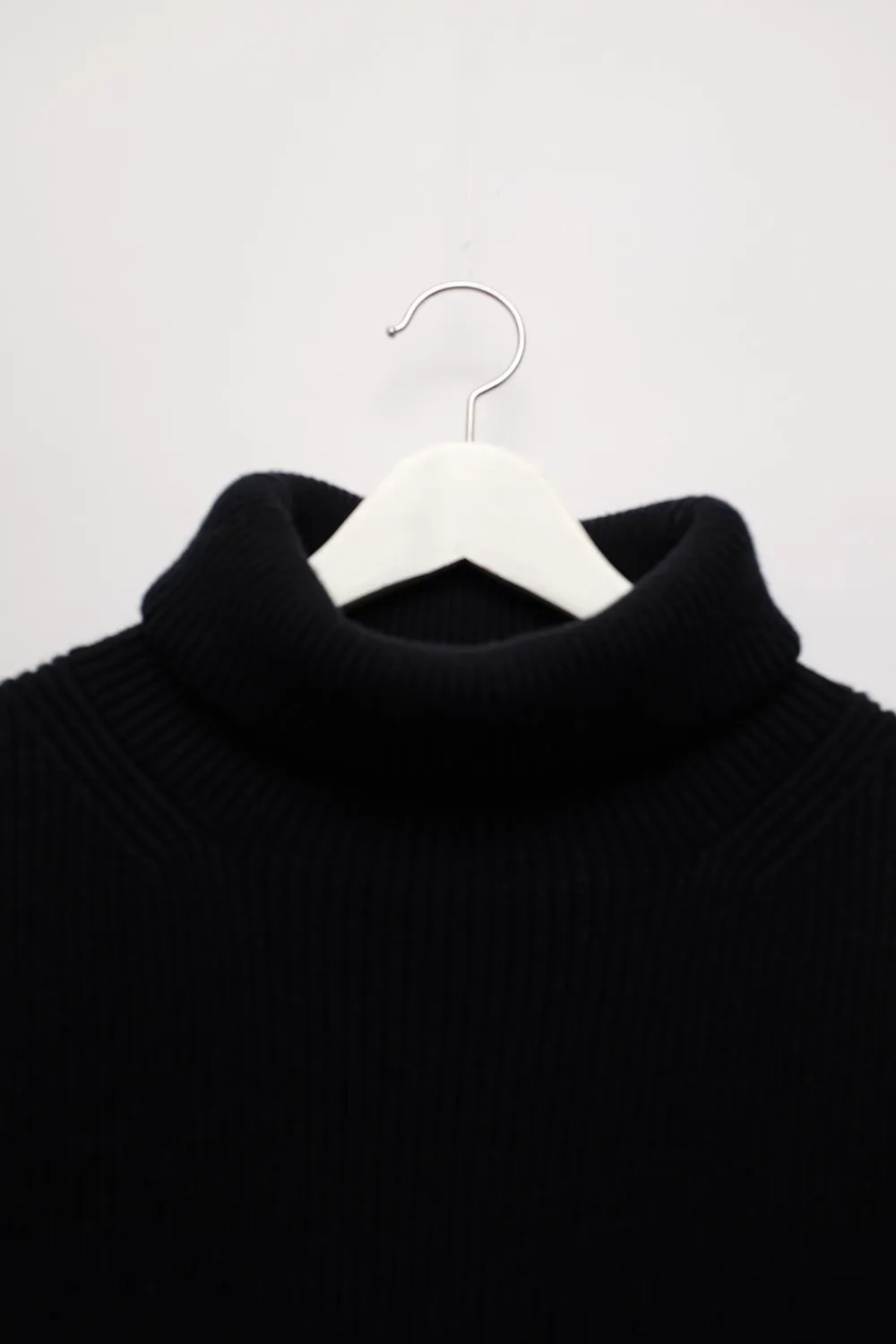 TOTEME WOOL BIB BLACK TURTLE VEST