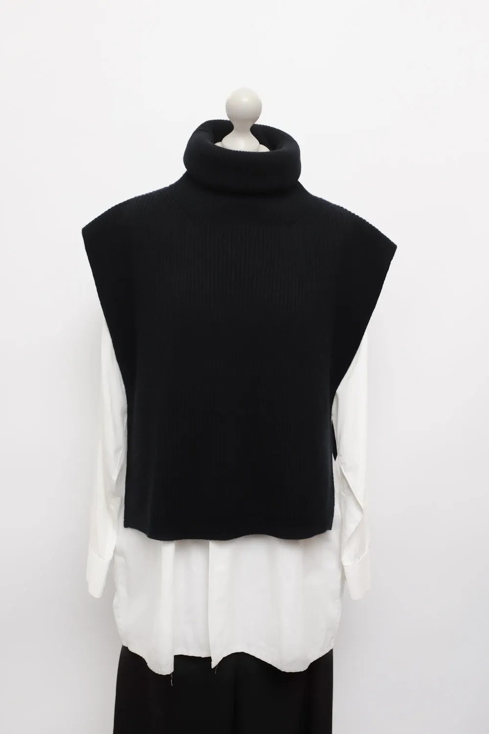 TOTEME WOOL BIB BLACK TURTLE VEST