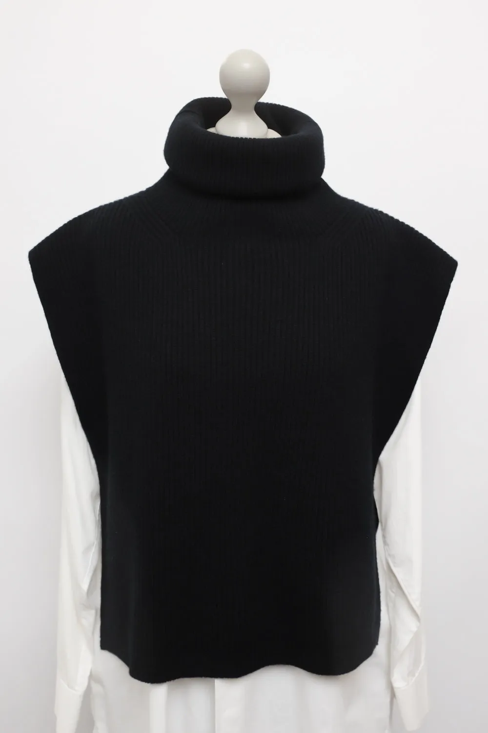 TOTEME WOOL BIB BLACK TURTLE VEST