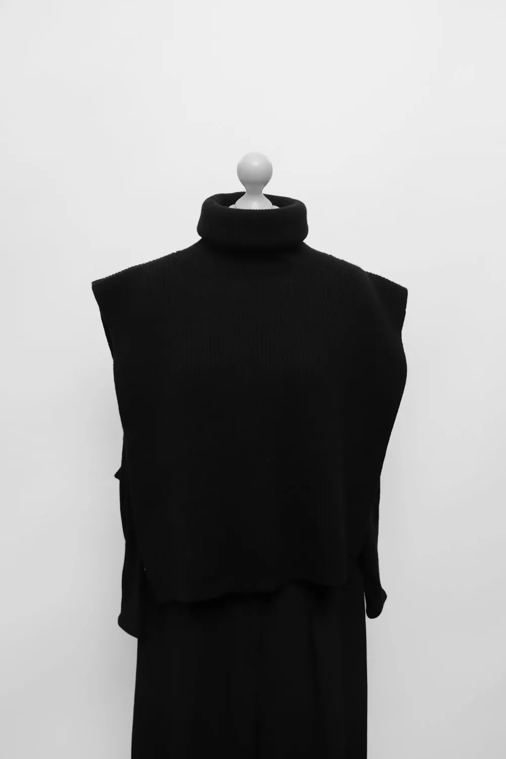 TOTEME WOOL BIB BLACK TURTLE VEST